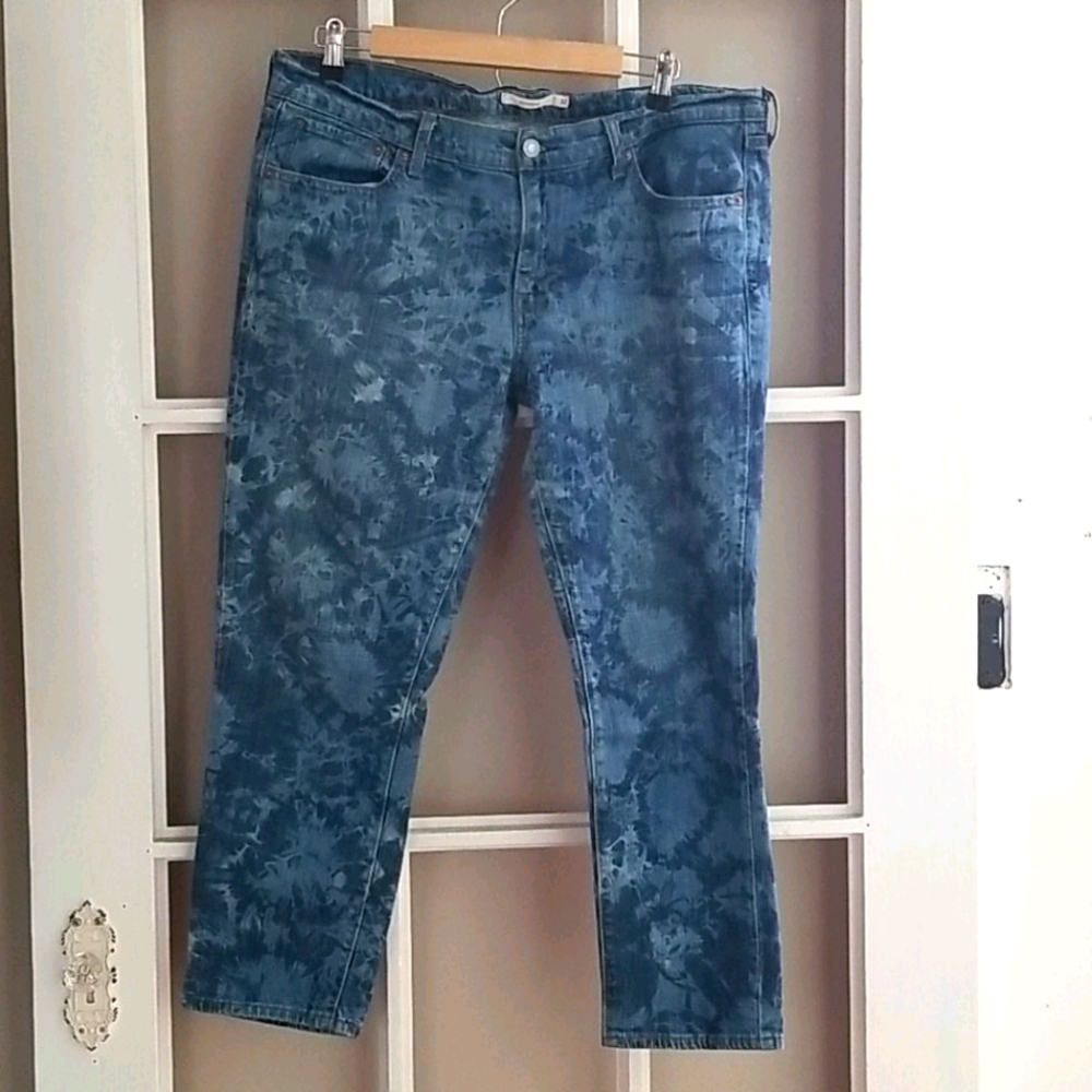 Ladies Levis boyfriend Jean's. Size 32